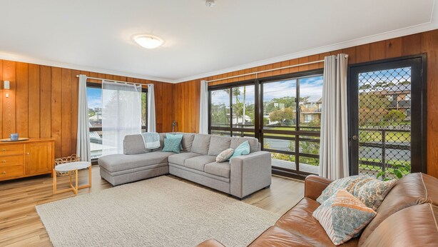 Living area - 13 Golf Road - direct golf course access (Bermagui)