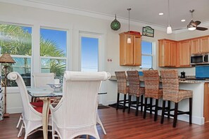 Casa, várias camas (Abalonian House) | Opções para refeição