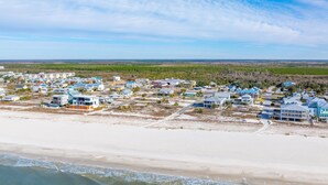 A coastal residential area with houses and a beach. - Abalonian House (Port St. Joe)