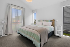 مكواة/لوح كي وواي فاي وملاءات أسرّة