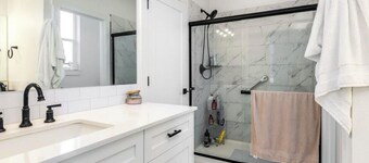 Luxe 3-bedroom townhome in Battle Ground with AC