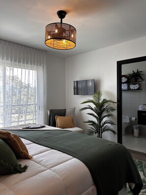 مكتب ومكواة/لوح كي وواي فاي مجانًا وملاءات أسرّة