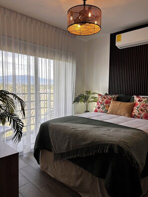 Desk, iron/ironing board, free WiFi, bed sheets - Secure Central Valley Escape Near SJO + 27 Ideal for Families Modern Convenience (Guácima)