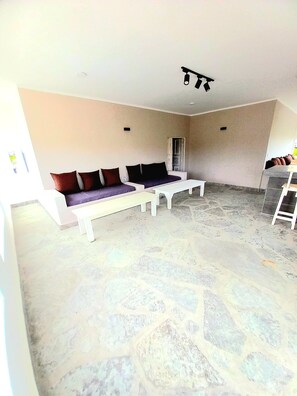 Interior - Villa in watamu within walking distance of paparemo beach... with air-conditioned rooms (Watamu)