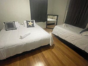 Ferros/tábuas de passar roupa, Wi-Fi, roupa de cama
