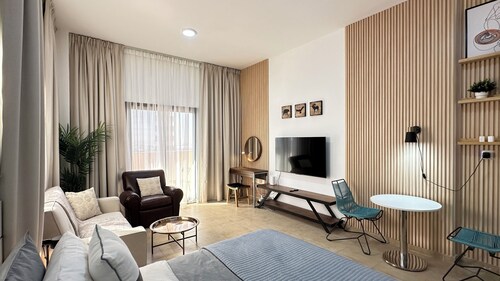 Lovely Studio with balcony in Silicon Oasis