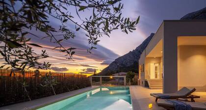 Villa Lumière mit Pool