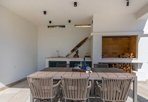 Outdoor dining - Villa Pietra Azzura with Pool (Bribir)