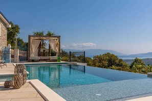 Pool - Villa Pietra Celeste with Pool (Bribir)