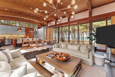 Cape Charles / Beach Access, Hot Tub & Fire Pit