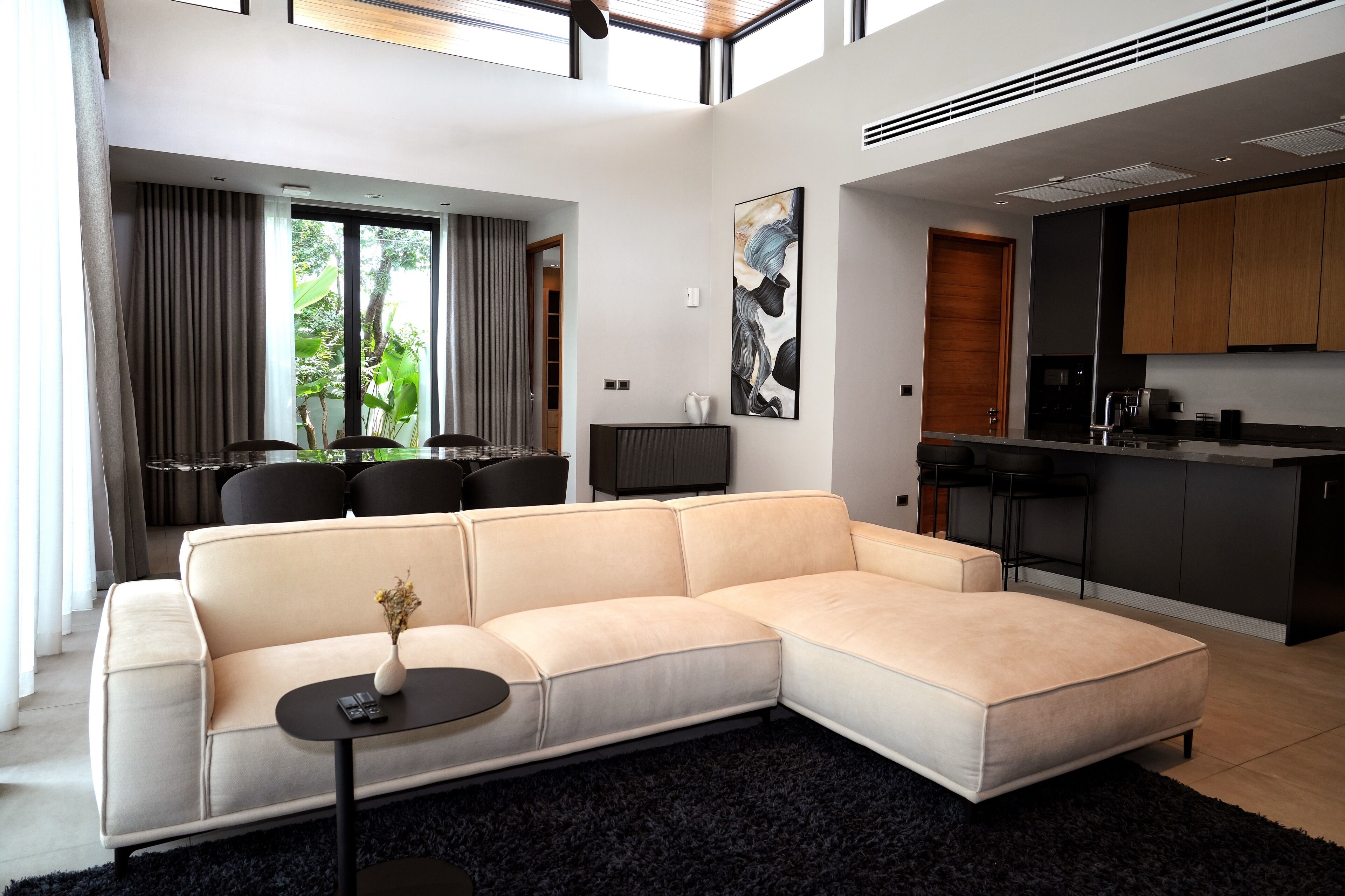 المنشأة من الداخل