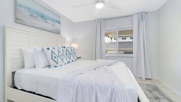 Tabla de planchar con plancha, wifi gratis y ropa de cama