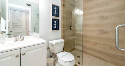 Naples Luxe Coral Oasis - Walk to the beach and 5th Ave
