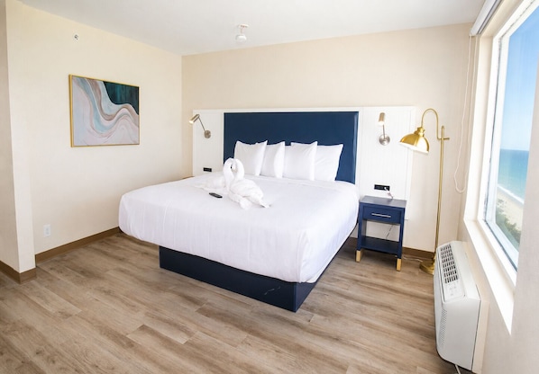 Premium bedding, free WiFi, bed sheets - The Palm & Tide Beachfront Hotel (Panama City Beach)