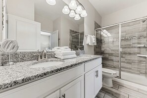 Shower, hair dryer, towels - Epic Retreat! Theater, Game Room & Water Park (Four Corners)