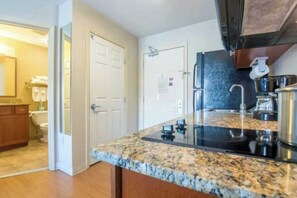 Oven, coffee/tea maker - One Bedroom King suite ADA (Parachute)