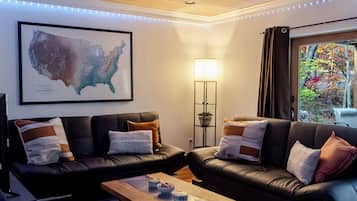 Smart TV, fireplace, table football, ping pong