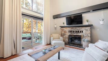 Smart TV, fireplace, table football, ping pong