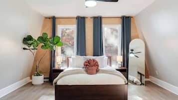 4 bedrooms, desk, iron/ironing board, travel crib