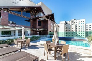 Outdoor dining - Lobie Casa Mauá (Rio de Janeiro)