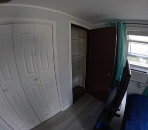 Interior - Studio Apartment with lots of windows, plenty of parking space & priv entrance (Collingdale)