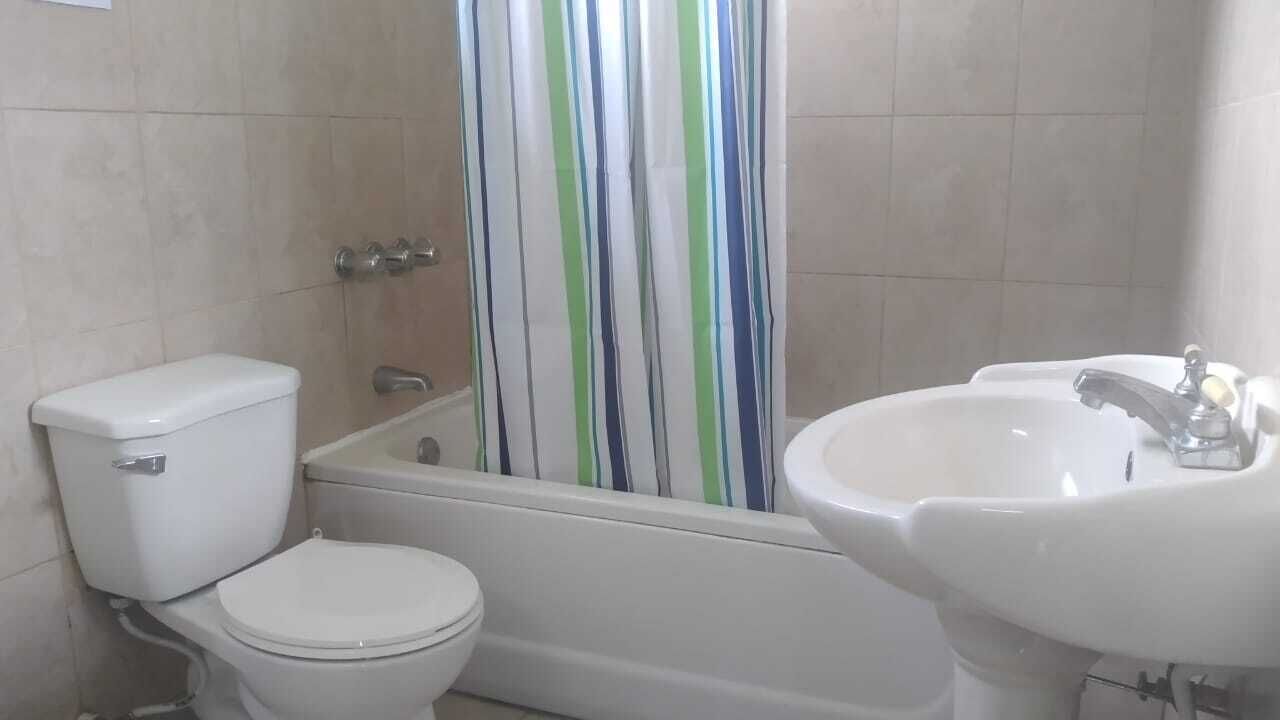 Hårføner, håndklær og toalettpapir