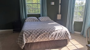 Bügeleisen/Bügelbrett, Internetzugang, Bettwäsche