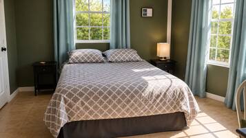 Iron/ironing board, internet, bed sheets
