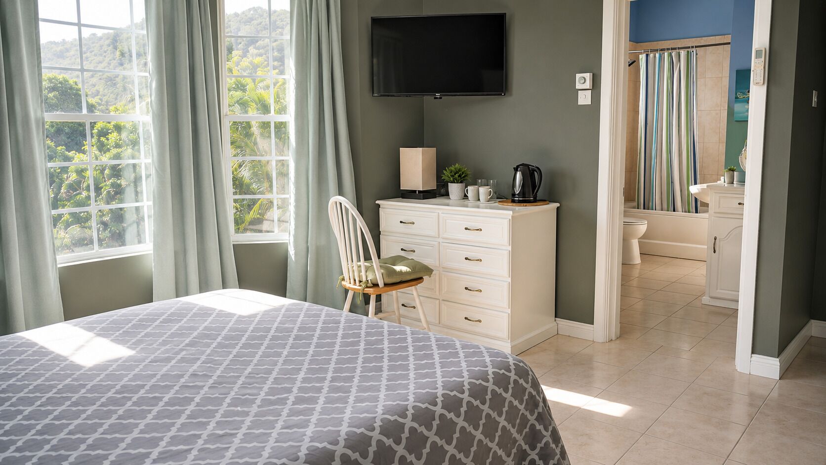 Iron/ironing board, Internet, bed sheets
