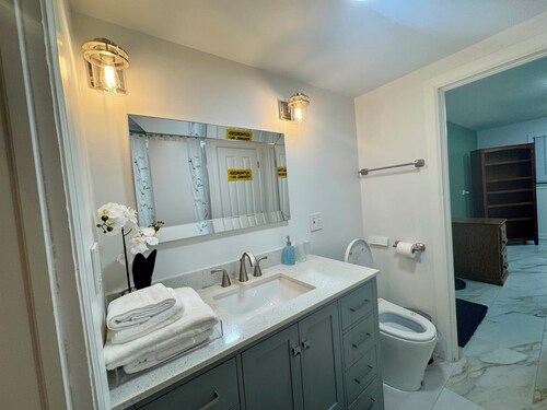 Fabulous 5-bedroom, 6 beds, 3 bath house near Ohare in Prospect Heights