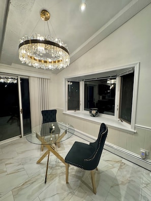 Dining - Fabulous 5-bedroom, 6 beds, 3 bath house near Ohare in Prospect Heights (Prospect Heights)