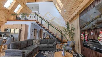 Smart-TV, peis, musikkbibliotek og stereoanlegg