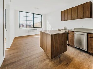 Interior - Cozy 1-bedroom apartment with AC in serene New York (New York)