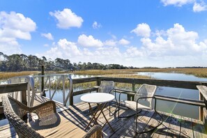 Terrace/patio - 2 bed 2 bath marsh view home with private dock (Tybee Island)