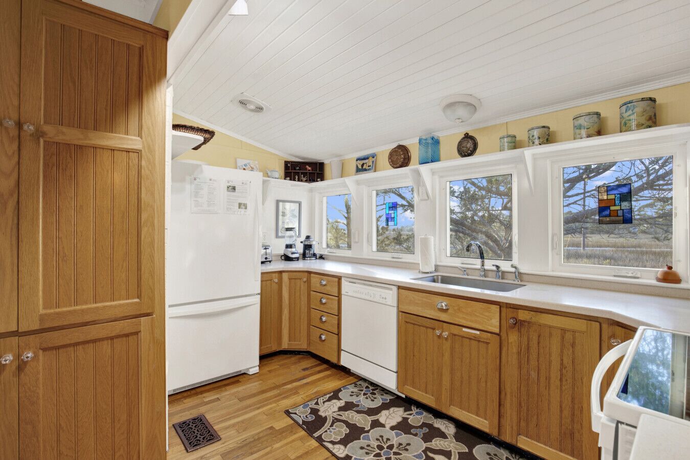 Réfrigérateur, four, plaque de cuisson, lave-vaisselle