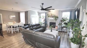 Smart TV, fireplace