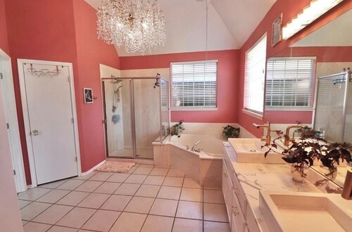 Huge Smart-Home 3ponds fishing 3.5 mi to OU in Norman, pool, outdoor patio, PETS