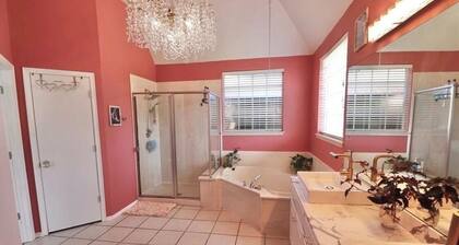 Huge Smart-Home 3ponds fishing 3.5 mi to OU in Norman, pool, outdoor patio, PETS