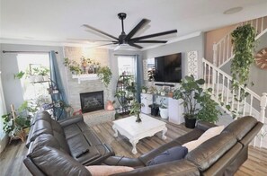 Smart TV, fireplace