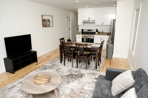 Living area - Brand new 2bedroom apartment in fabulous Schenectady with AC and private parking (Schenectady)