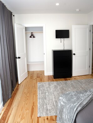 Room - Brand new 2bedroom apartment in fabulous Schenectady with AC and private parking (Schenectady)