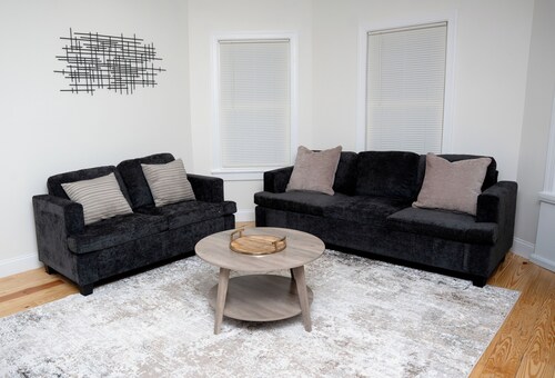 Brand new 2bedroom apartment in fabulous Schenectady with AC and private parking