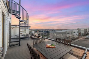 House, Accessible | 4 bedrooms, Internet - Elevator With Rooftop Hot Tub Pet-friendly Yard (Nashville)