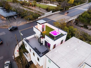 Internet - Elevator With Rooftop Hot Tub Pet-friendly Yard (Nashville)