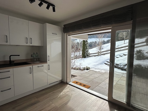 Neu renovierte Ferienwohnung mit großer Südterrasse und traumhaftem Bergblick