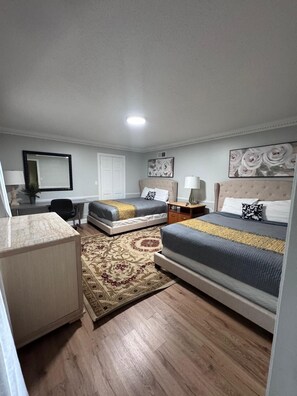 Silitysrauta/-lauta, Wi-Fi, vuodevaatteet