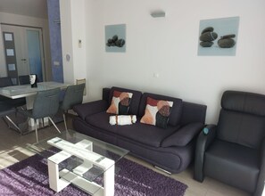 TV - Villa Nižić Makarska -Two Bedroom Apartment With Terrace And Hot Tub (Lux F) (Makarska)