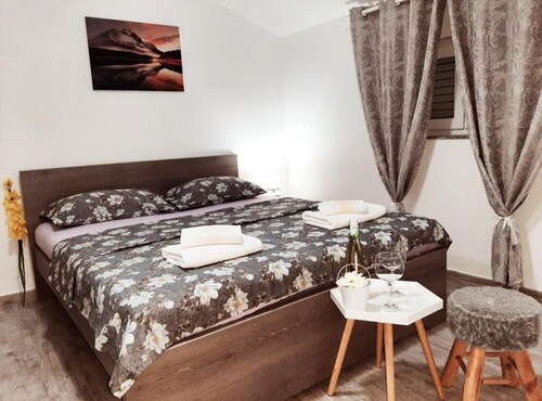 Apartments Tomislav - Two Bedroom Apartment with Terrace and Sea View