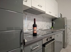 Fridge, microwave, oven, stovetop - Apartments Tomislav - Superior Two Bedroom Apartment with Terrace and Sea View (Vrsi)