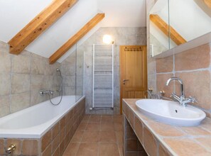 Dusche, Haartrockner, Handtücher